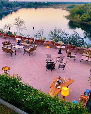 Lakeside Rooms